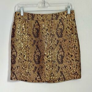 stunning metallic gold print skirt.